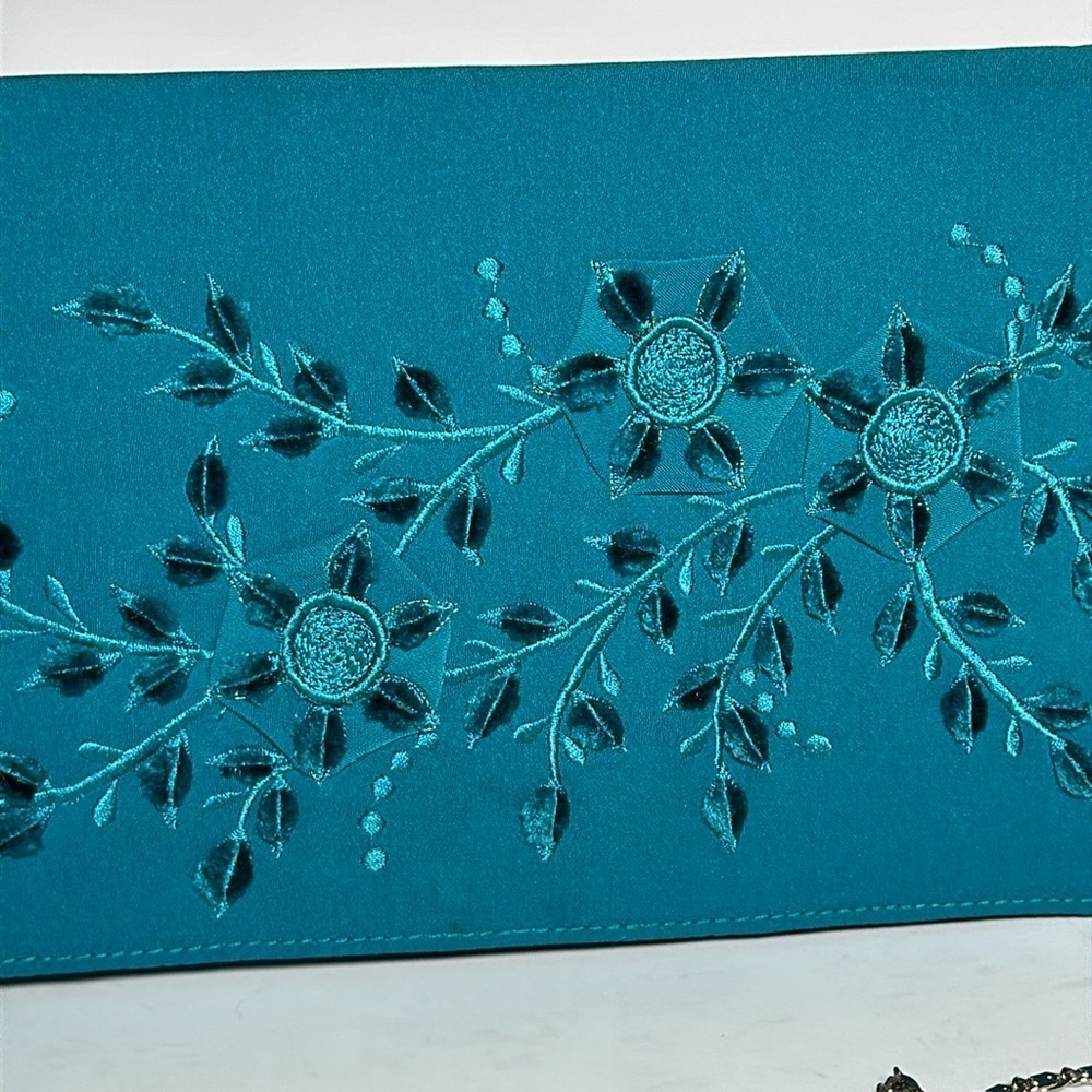 BEN MARC INTERNATIONAL satin clutch velvet vines and flowers embroidered pretty - Picture 4 of 15